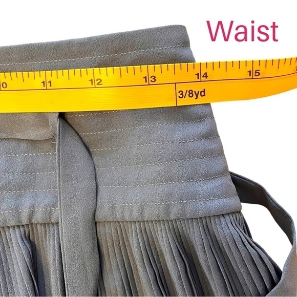 Leifsdottier (Anthropologie) Grey Plisse Skirt with Yoke Drop Waist and Sash - Picture 6 of 14